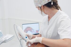 Ortodontide dijital ölçü sistemi kullanılarak ağız içi tarayıcı ile dişlerin üç boyutlu olarak taranması